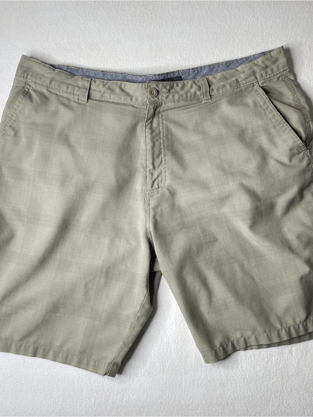 O'Neill Mens Shorts Size 40 Gray Beige Plaid Flat Front Y2K Surf Skater Casual